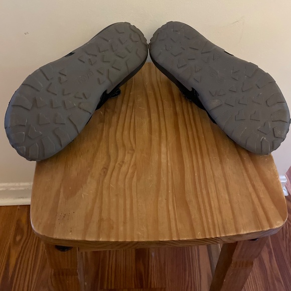 EUC Teva Men’s Flintwood Black Closed Toe Water Shoe Sandals - Picture 9 of 11